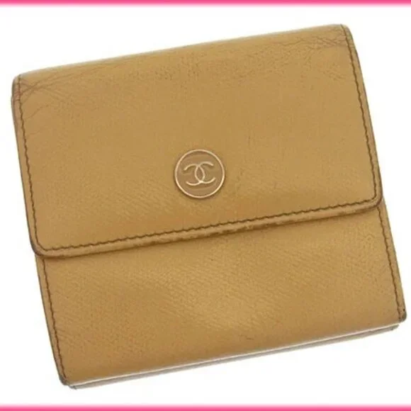 Chanel W Hook Wallet Coco Button Beige ?~ Authentic USED T14235 - Picture 1 of 7
